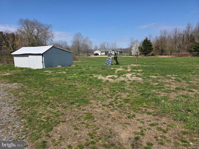 697 W DENNEYS RD, Dover, DE 19904