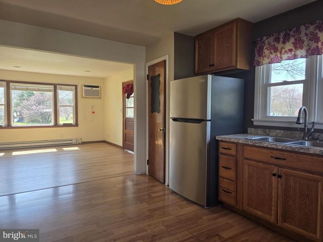 697 W DENNEYS RD, Dover, DE 19904