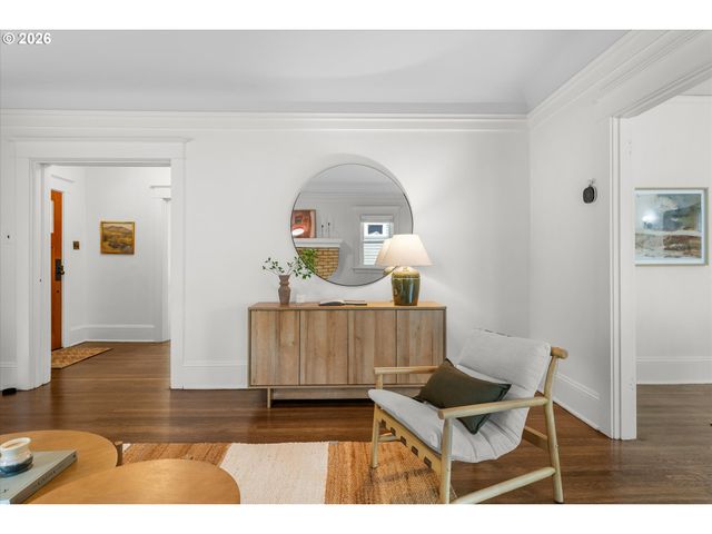 3681 Ne Senate St, Portland, OR 97232