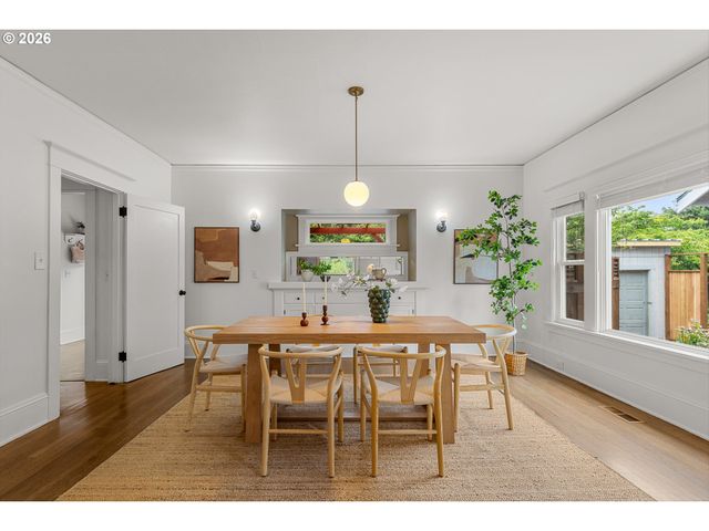 3681 Ne Senate St, Portland, OR 97232