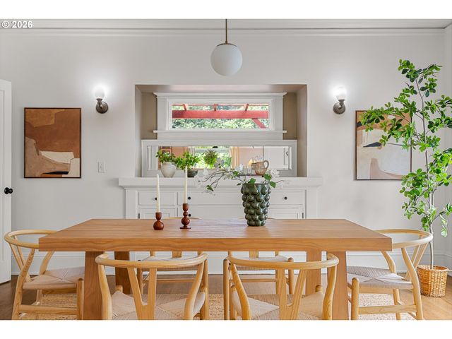 3681 Ne Senate St, Portland, OR 97232