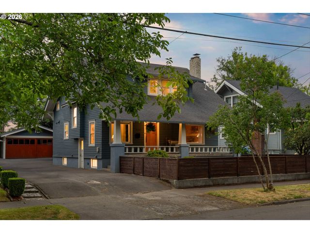 3681 Ne Senate St, Portland, OR 97232