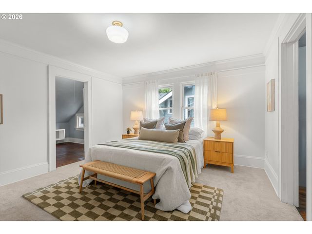 3681 Ne Senate St, Portland, OR 97232