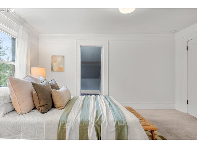 3681 Ne Senate St, Portland, OR 97232