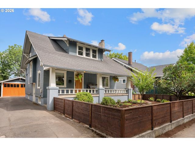 3681 Ne Senate St, Portland, OR 97232