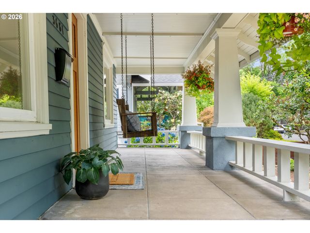 3681 Ne Senate St, Portland, OR 97232