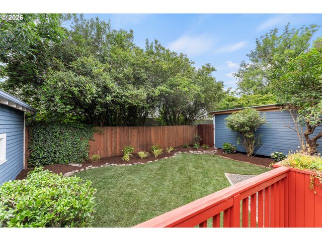 3681 Ne Senate St, Portland, OR 97232