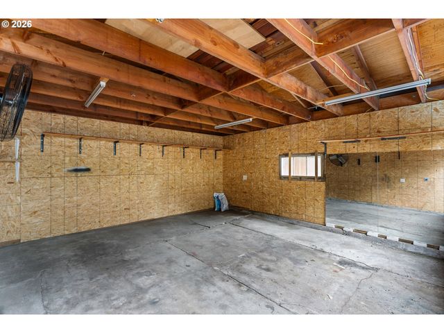3681 Ne Senate St, Portland, OR 97232