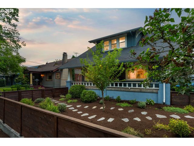3681 Ne Senate St, Portland, OR 97232