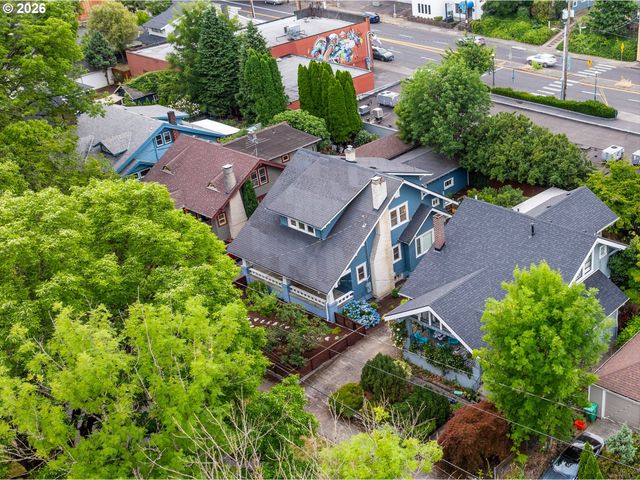 3681 Ne Senate St, Portland, OR 97232