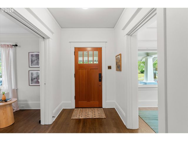 3681 Ne Senate St, Portland, OR 97232