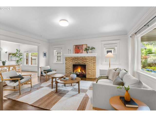 3681 Ne Senate St, Portland, OR 97232