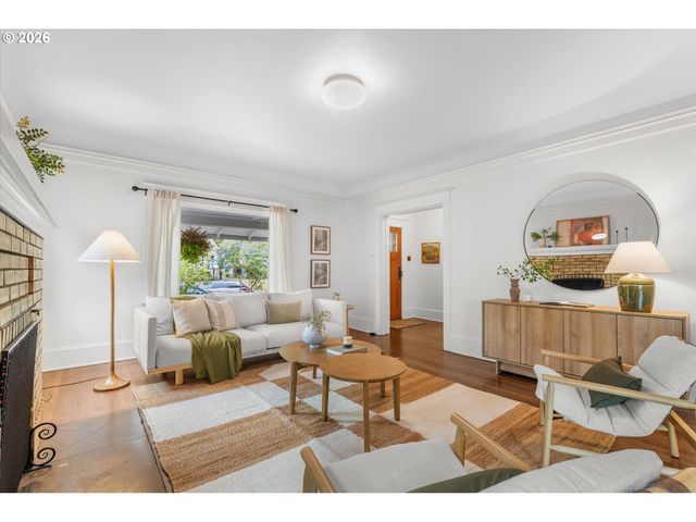 3681 Ne Senate St, Portland, OR 97232