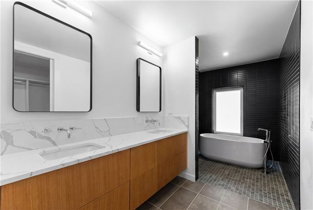 819 SE H Street, Bentonville, AR 72712