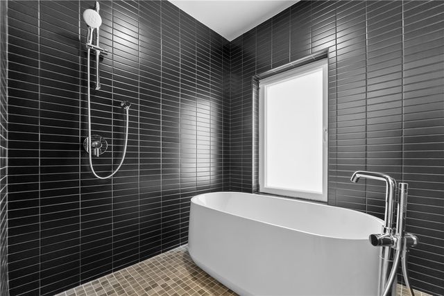 819 SE H Street, Bentonville, AR 72712