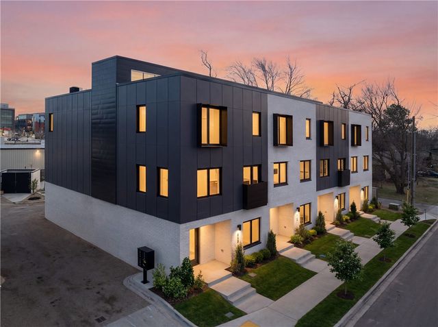 819 SE H Street, Bentonville, AR 72712