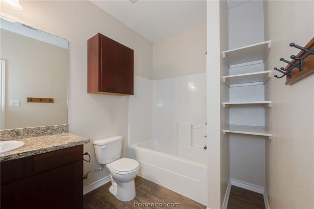 1915 Dartmouth Street 3037, College Station, TX 77840