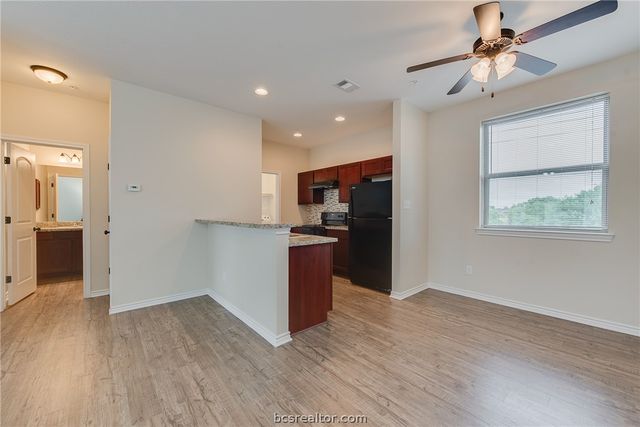 1915 Dartmouth Street 3037, College Station, TX 77840