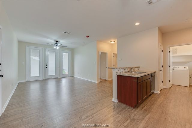 1915 Dartmouth Street 3037, College Station, TX 77840
