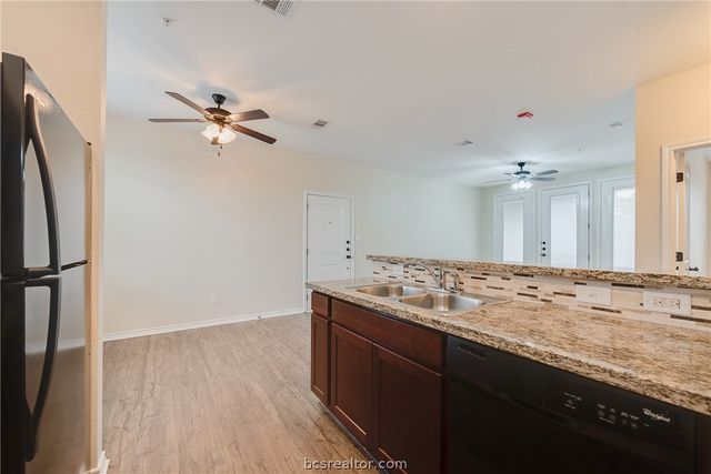 1915 Dartmouth Street 3037, College Station, TX 77840