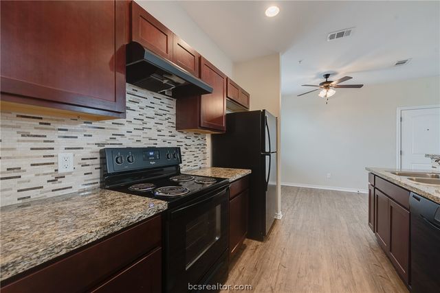 1915 Dartmouth Street 3037, College Station, TX 77840