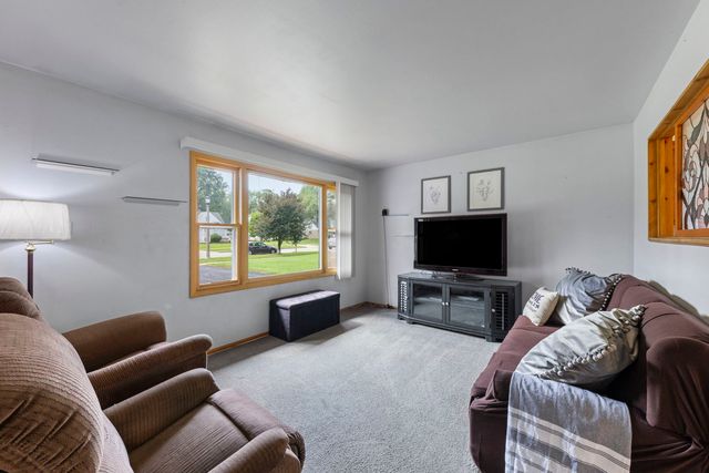 720 E Le Moyne Avenue, Lombard, IL 60148