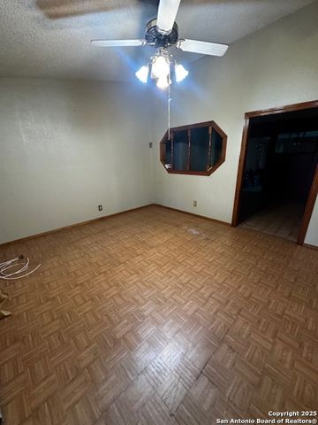 5742 White Feather, San Antonio, TX 78242