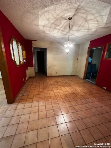 5742 White Feather, San Antonio, TX 78242