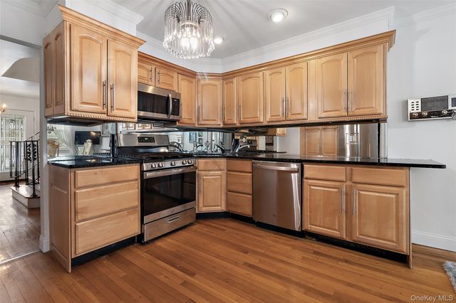 20 Old Farm Road, Scarsdale, NY 10583