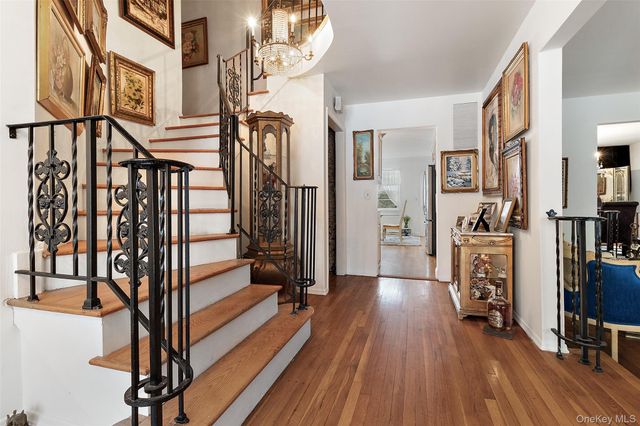 20 Old Farm Road, Scarsdale, NY 10583