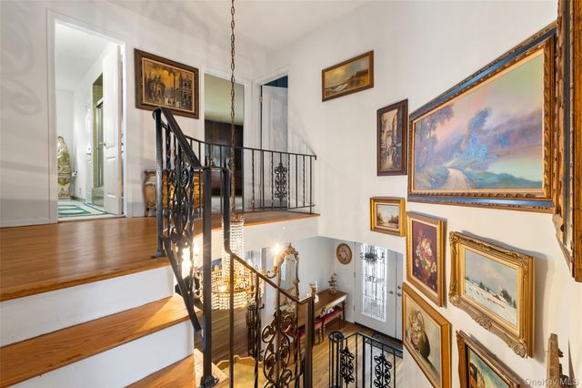 20 Old Farm Road, Scarsdale, NY 10583