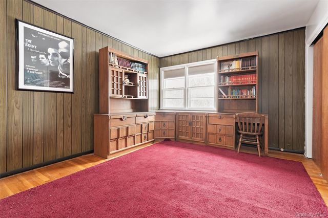 20 Old Farm Road, Scarsdale, NY 10583