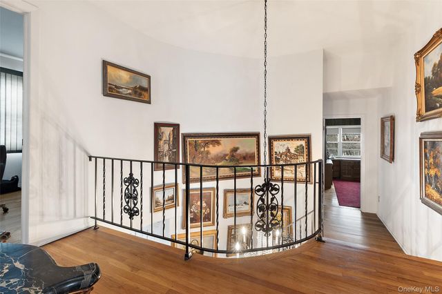 20 Old Farm Road, Scarsdale, NY 10583