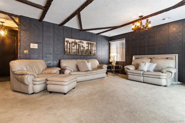 20 Old Farm Road, Scarsdale, NY 10583