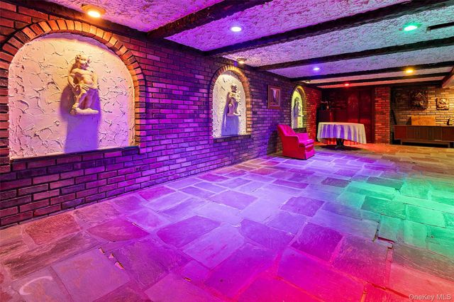 20 Old Farm Road, Scarsdale, NY 10583