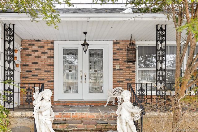 20 Old Farm Road, Scarsdale, NY 10583