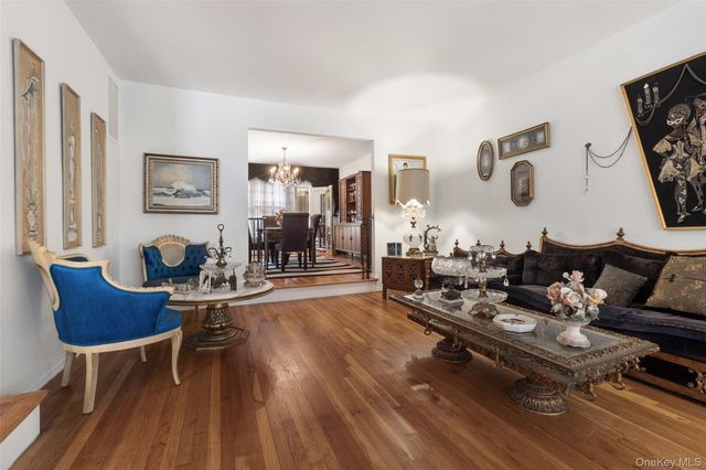 20 Old Farm Road, Scarsdale, NY 10583