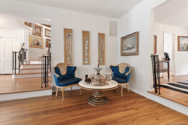 20 Old Farm Road, Scarsdale, NY 10583