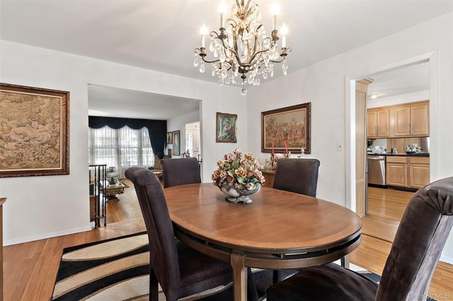 20 Old Farm Road, Scarsdale, NY 10583