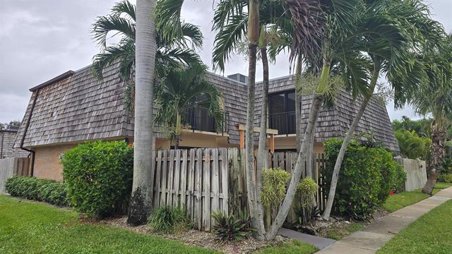 257 Lake Arbor Drive, Palm Springs, FL 33461