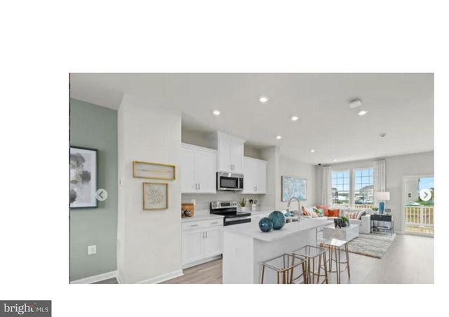 10 COOLIDGE AVE, Ranson, WV 25438