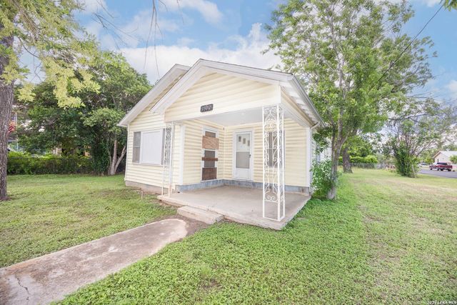 1902 17TH ST, Hondo, TX 78861