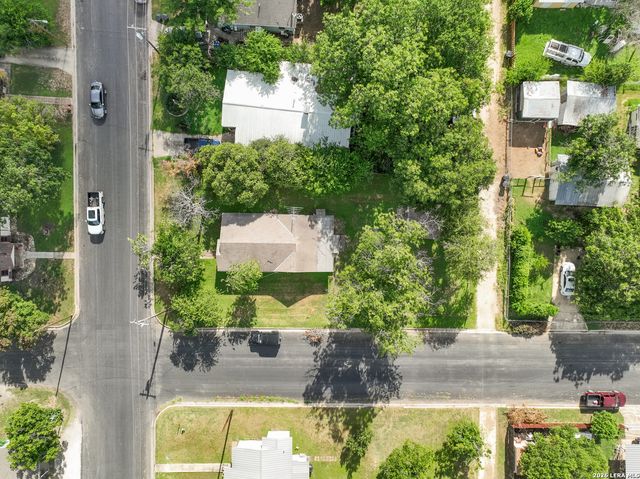 1902 17TH ST, Hondo, TX 78861
