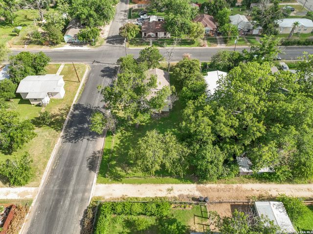 1902 17TH ST, Hondo, TX 78861