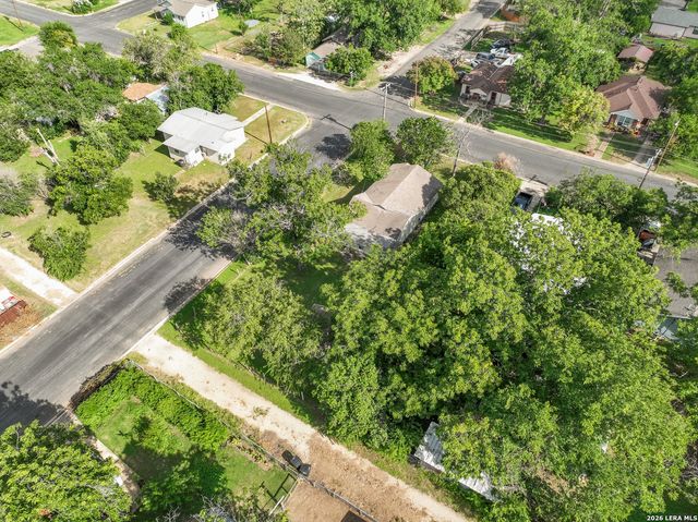 1902 17TH ST, Hondo, TX 78861
