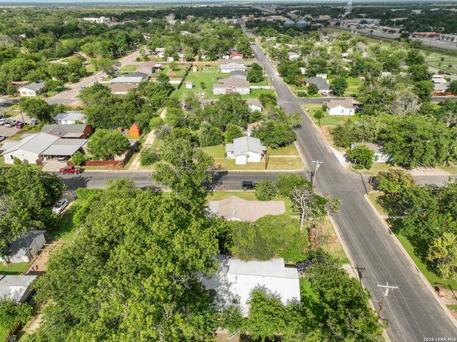 1902 17TH ST, Hondo, TX 78861