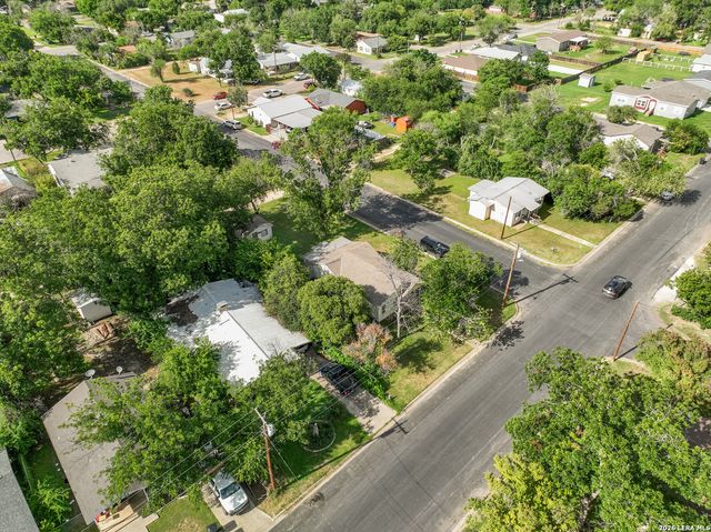 1902 17TH ST, Hondo, TX 78861