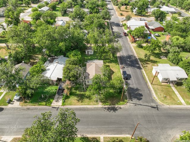 1902 17TH ST, Hondo, TX 78861