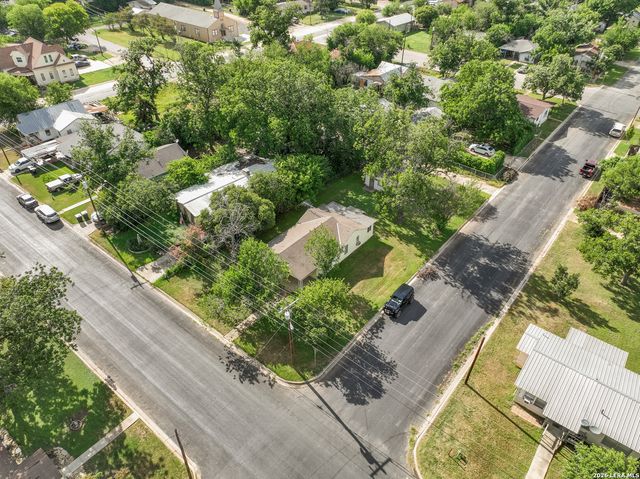 1902 17TH ST, Hondo, TX 78861
