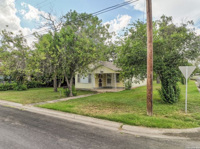 1902 17TH ST, Hondo, TX 78861